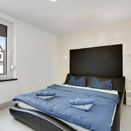 Moderne & Rustikale I Kostenlose Parkplaetze I Zentral I Naehe Koeln Messe Deutz I Anbindung *