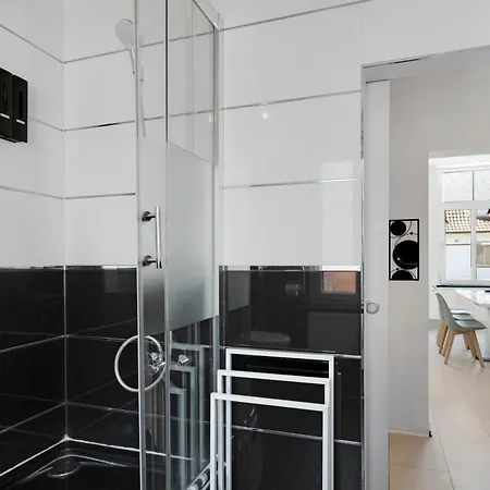 Moderne & Rustikale I Kostenlose Parkplaetze I Zentral I Naehe Koeln Messe Deutz I Anbindung *