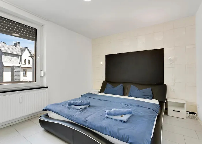 Moderne & Rustikale I Kostenlose Parkplaetze I Zentral I Naehe Koeln Messe Deutz I Anbindung *