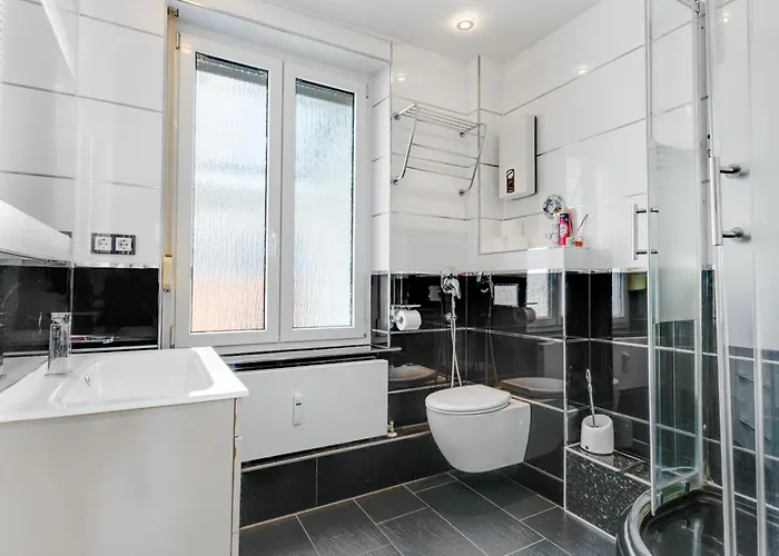 Appartement Moderne & Rustikale I Kostenlose Parkplaetze I Zentral I Naehe Koeln Messe Deutz I Anbindung Eitorf