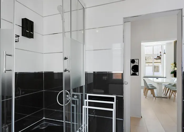 Moderne & Rustikale I Kostenlose Parkplaetze I Zentral I Naehe Koeln Messe Deutz I Anbindung *